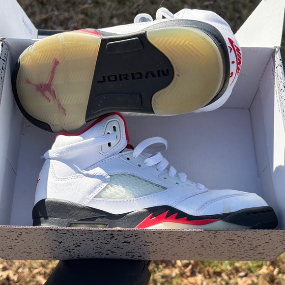 Air Jordan 5 Retro (GS) Kids Sneakers White and Black with Red Accents - Picture 4 of 6
